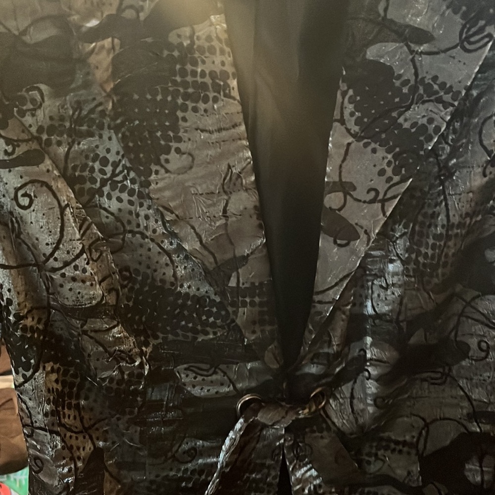 Suit - Picture 4 of 4
